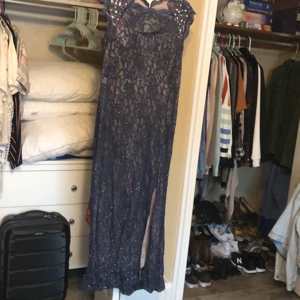 Beautiful brides maid dress. Worn once in 2018. - Picture 3 of 6